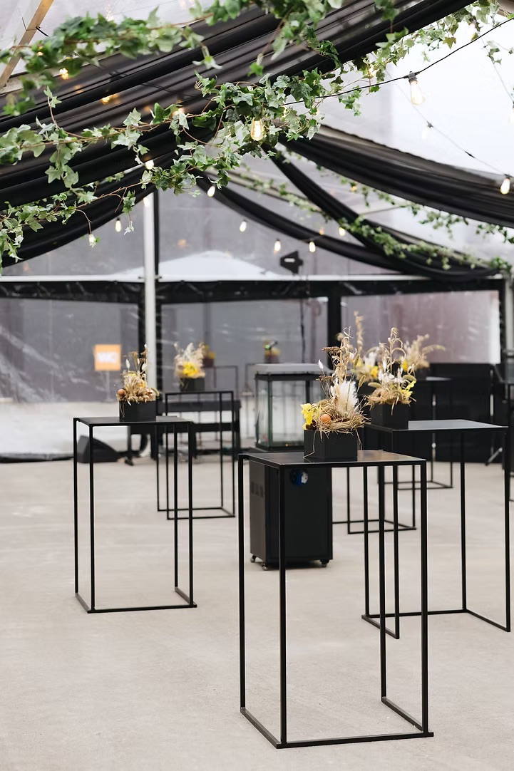 Black standing table