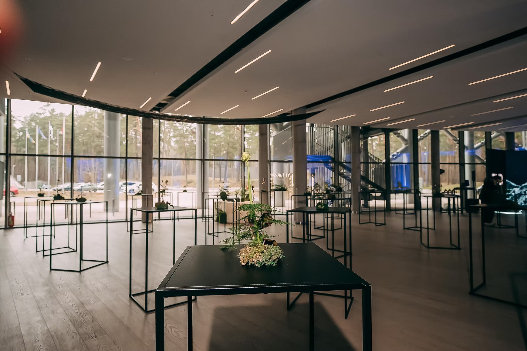 Black standing table