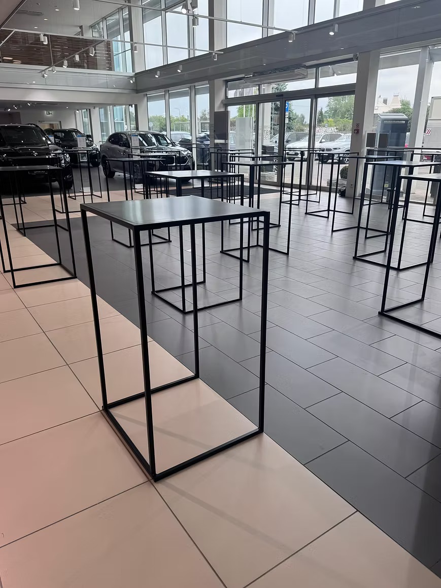 Black standing table