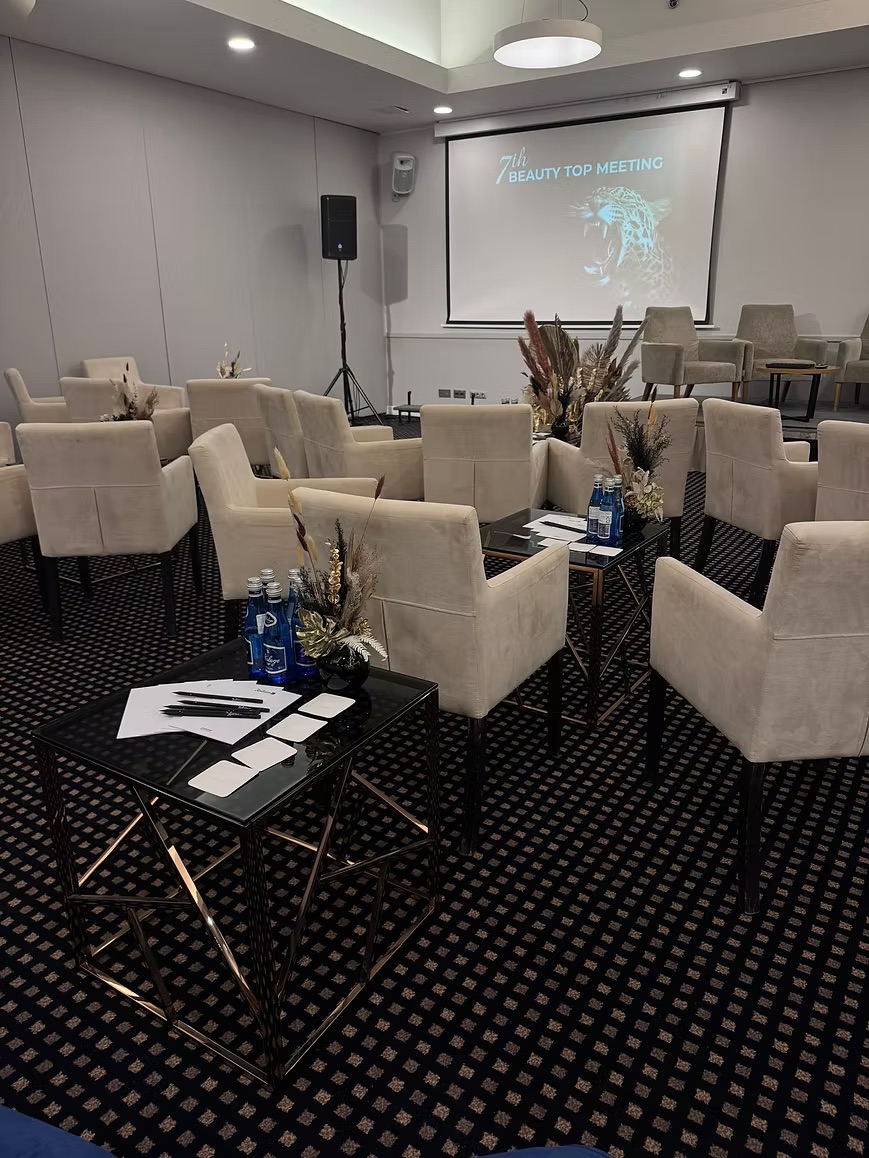 Coffee table rose gold