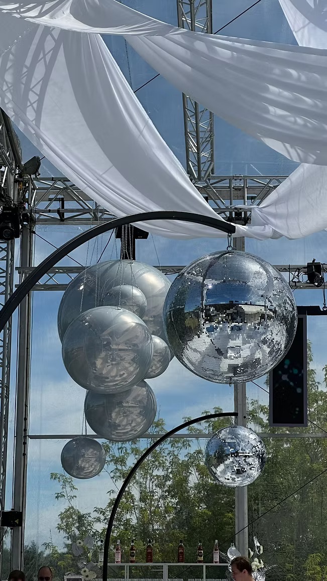 White pearlescent balloons