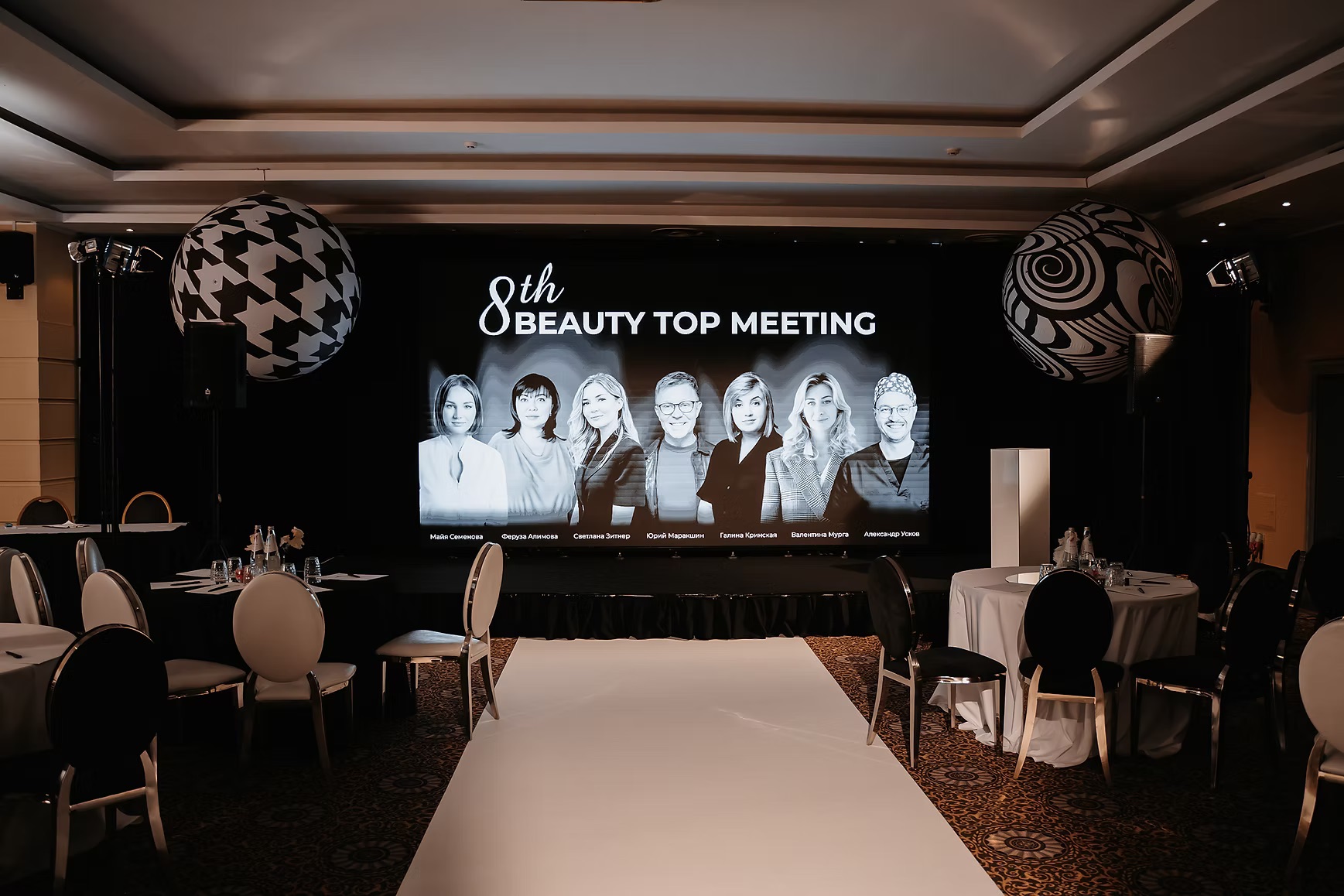 Black and white inflatable balloons (various)