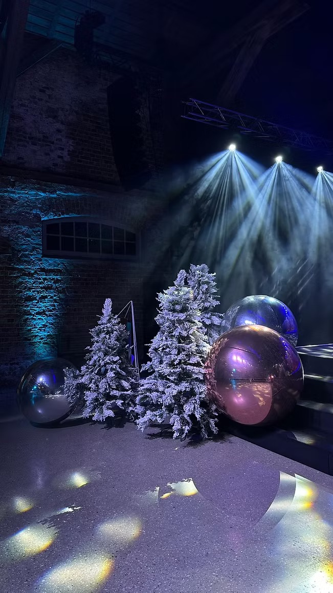 Gold inflatable balloons