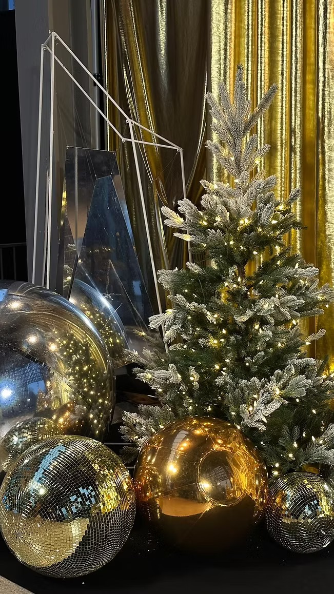 Gold inflatable balloons