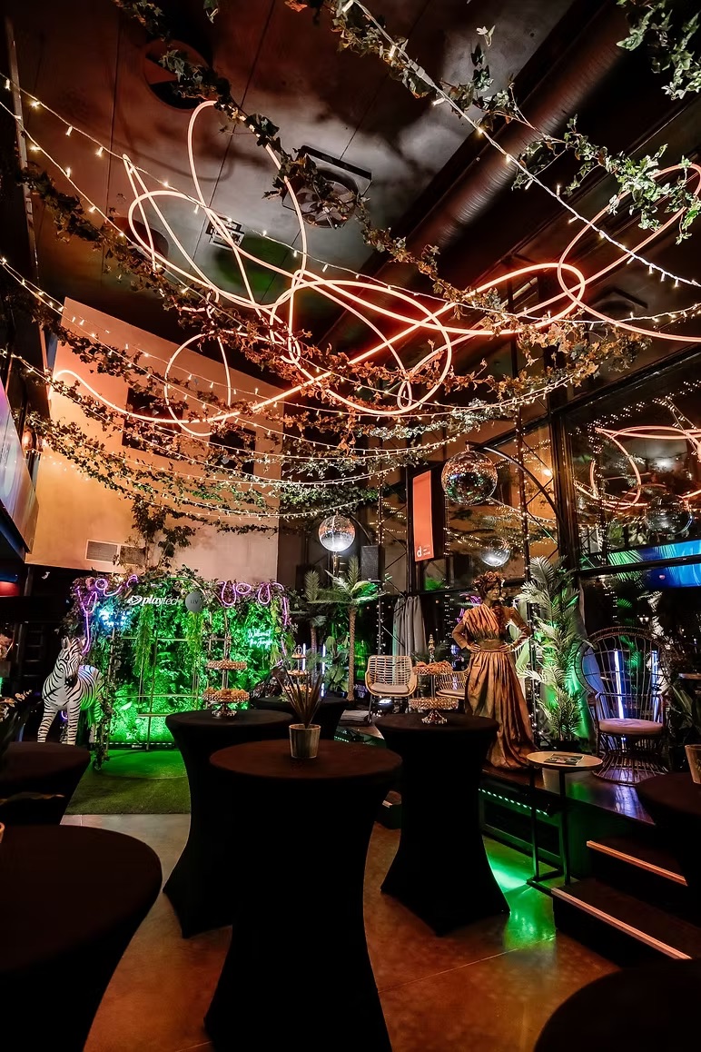 Artificial greenery strings