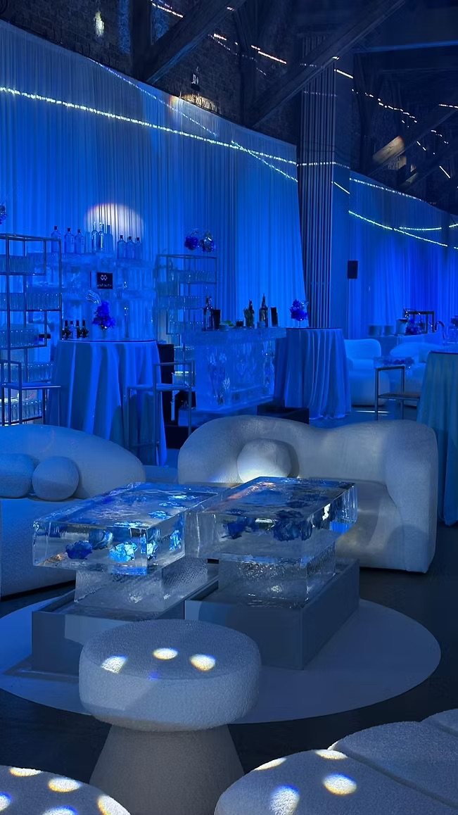 Lounge area double sofa white