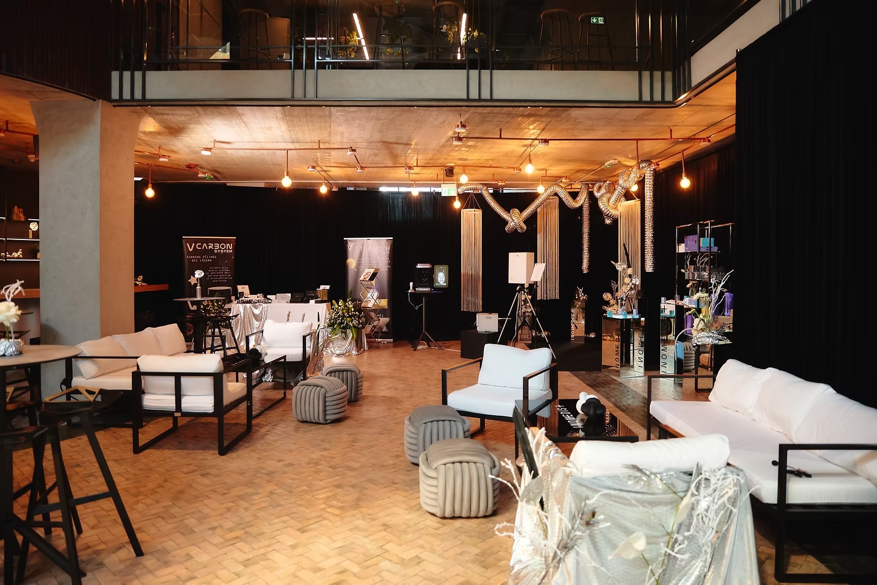 Lounge area (set) black & white