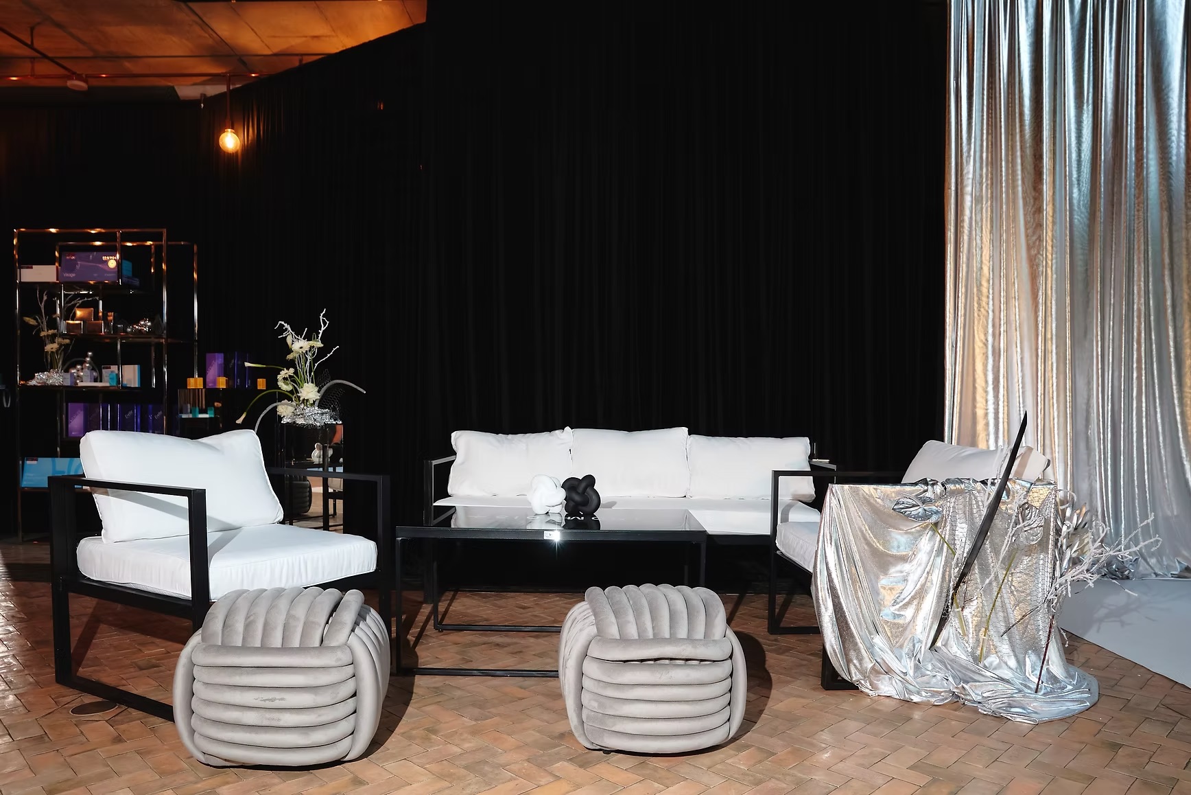 Lounge area (set) black & white