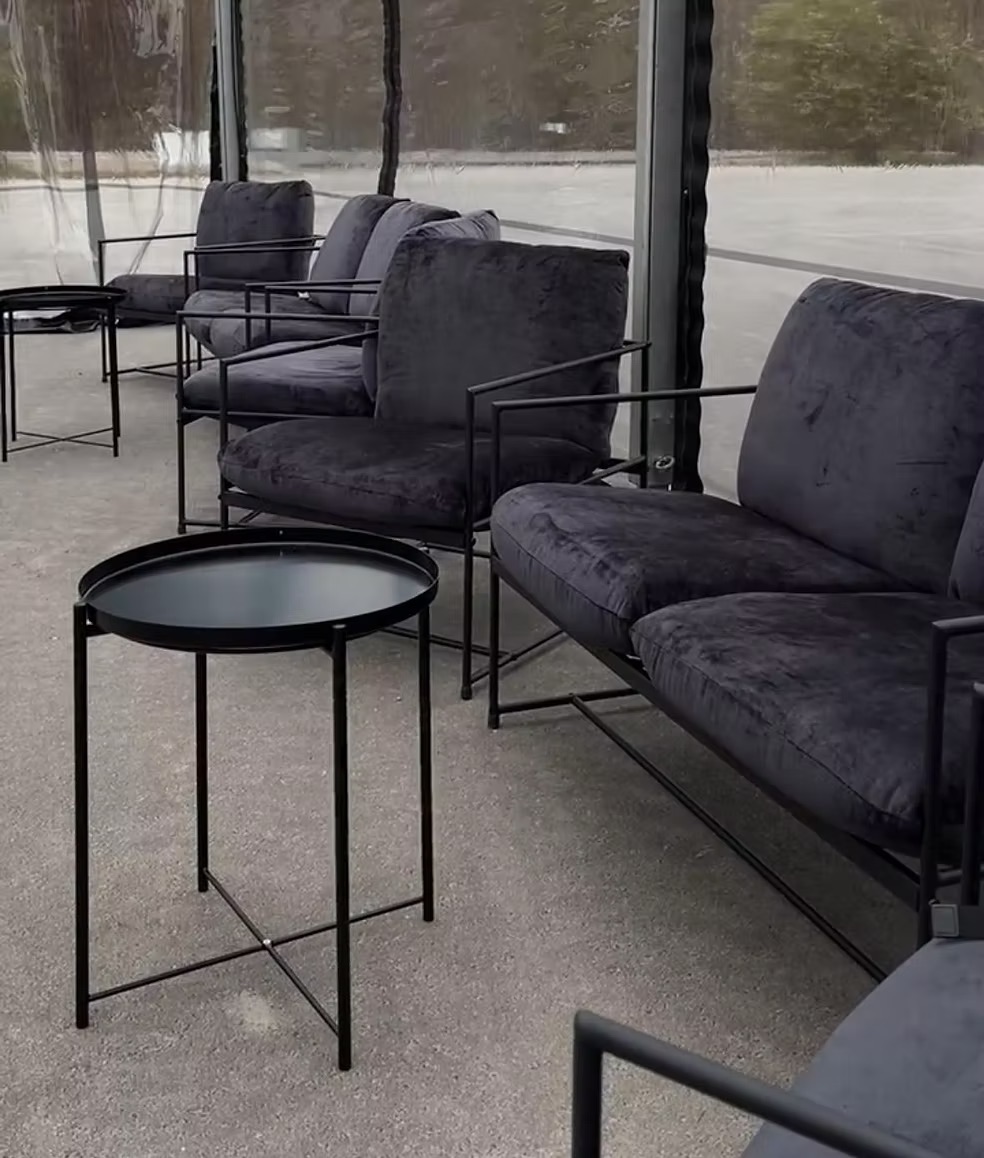 Lounge area chair black