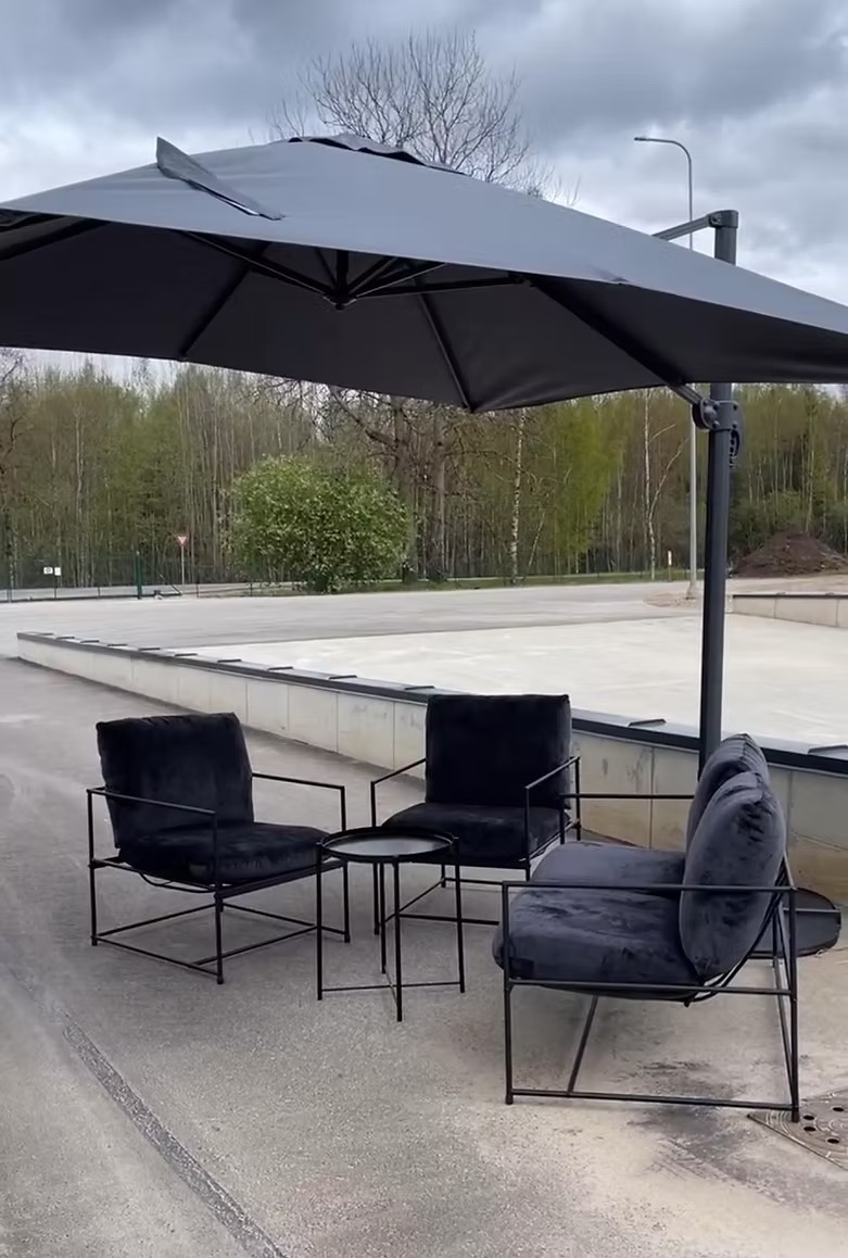 Lounge area chair black