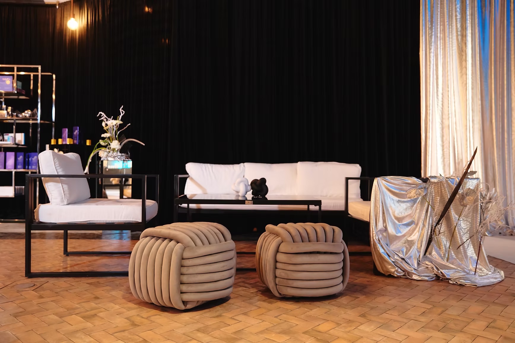 Lounge area (set) black & white