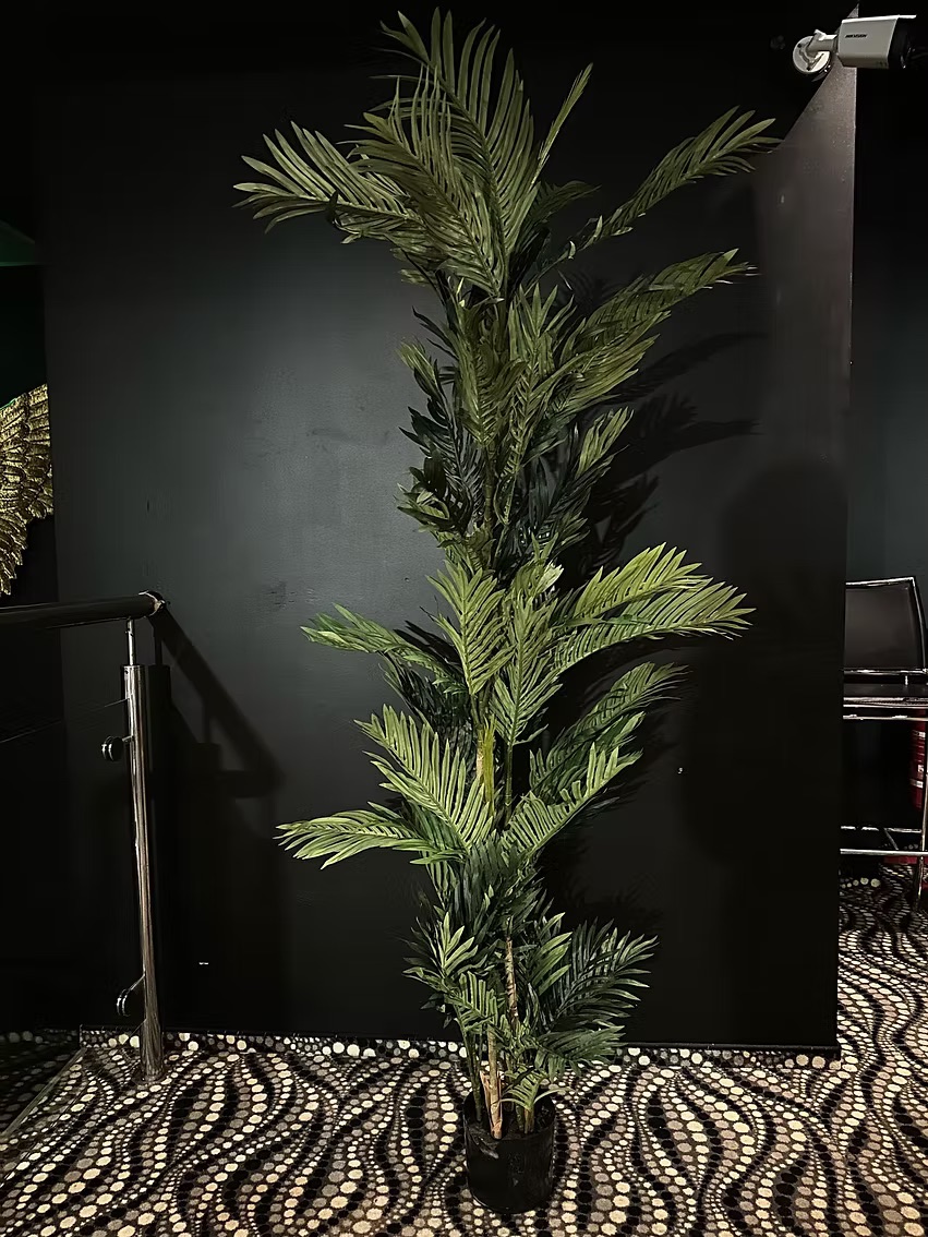 Artificial palm tree
