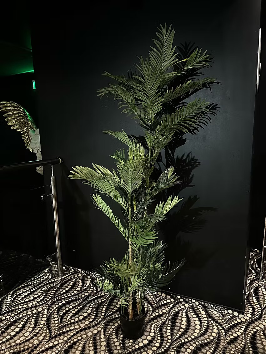 Artificial palm tree