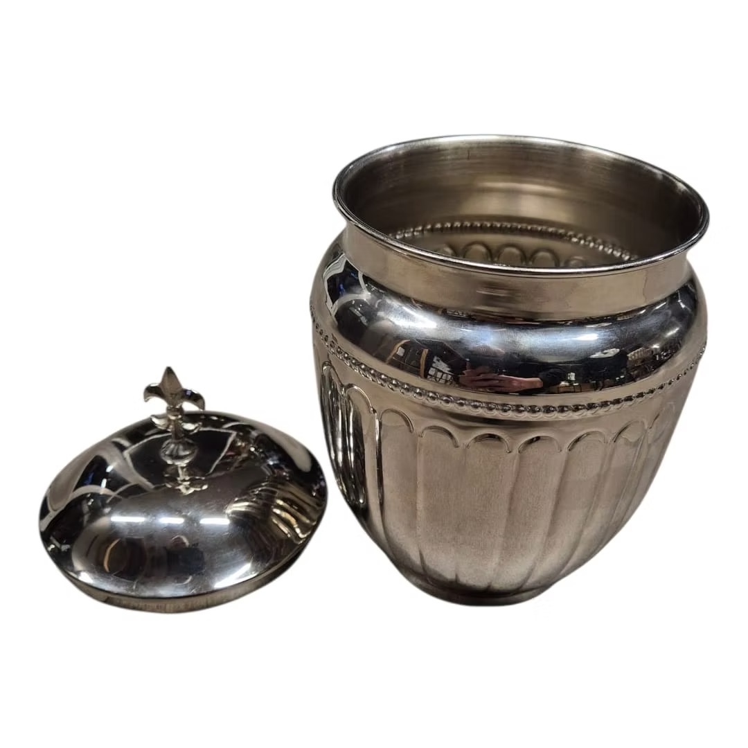 Metal jar with lid