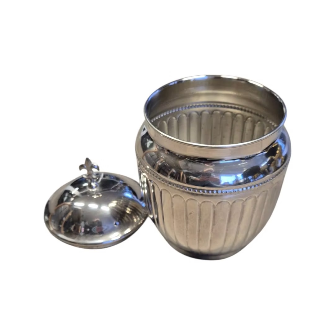 Metal jar with lid