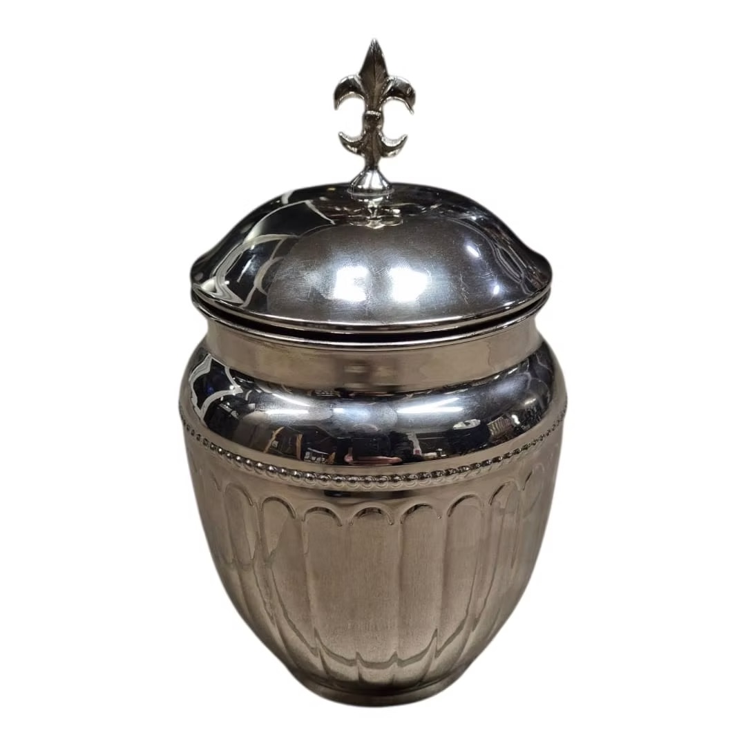 Metal jar with lid