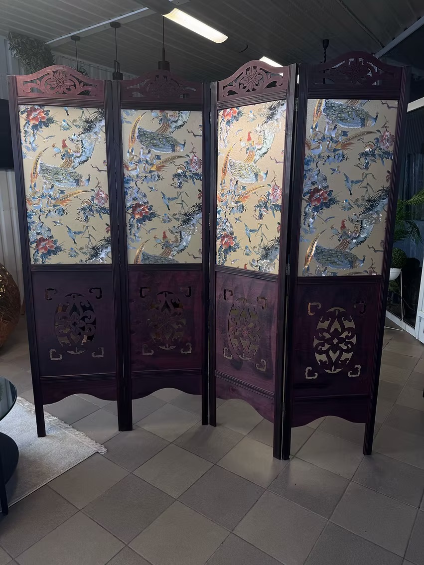 Brown with a pattern folding screen