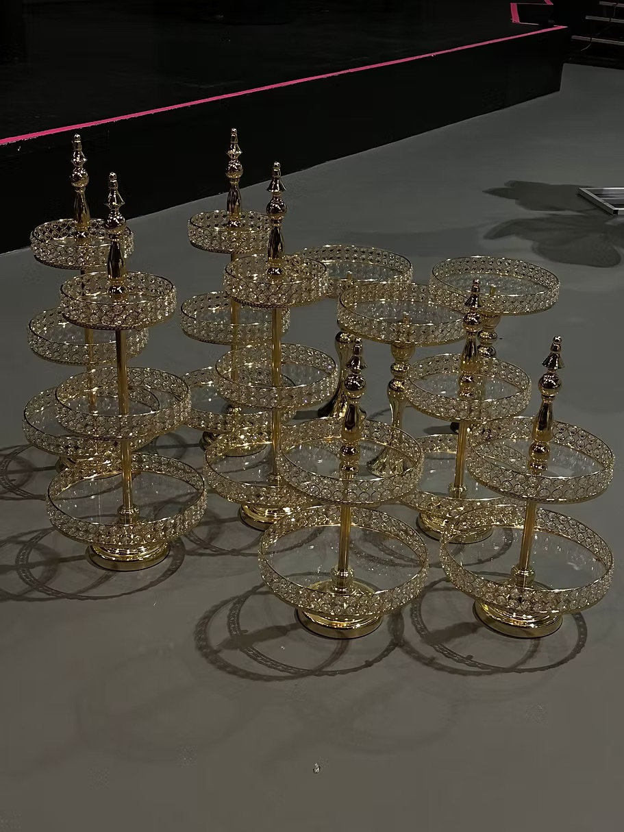 Gold dessert stand one-tier