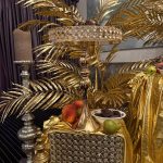 Gold dessert stand one-tier