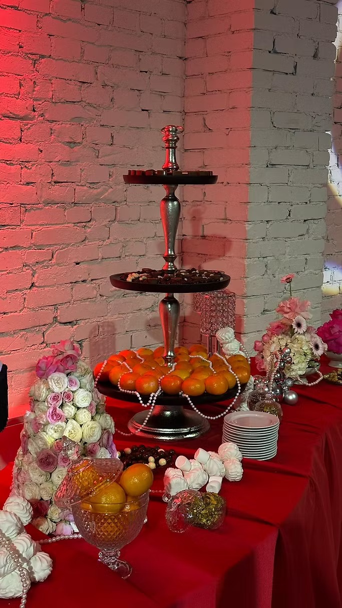 Candy container with lid