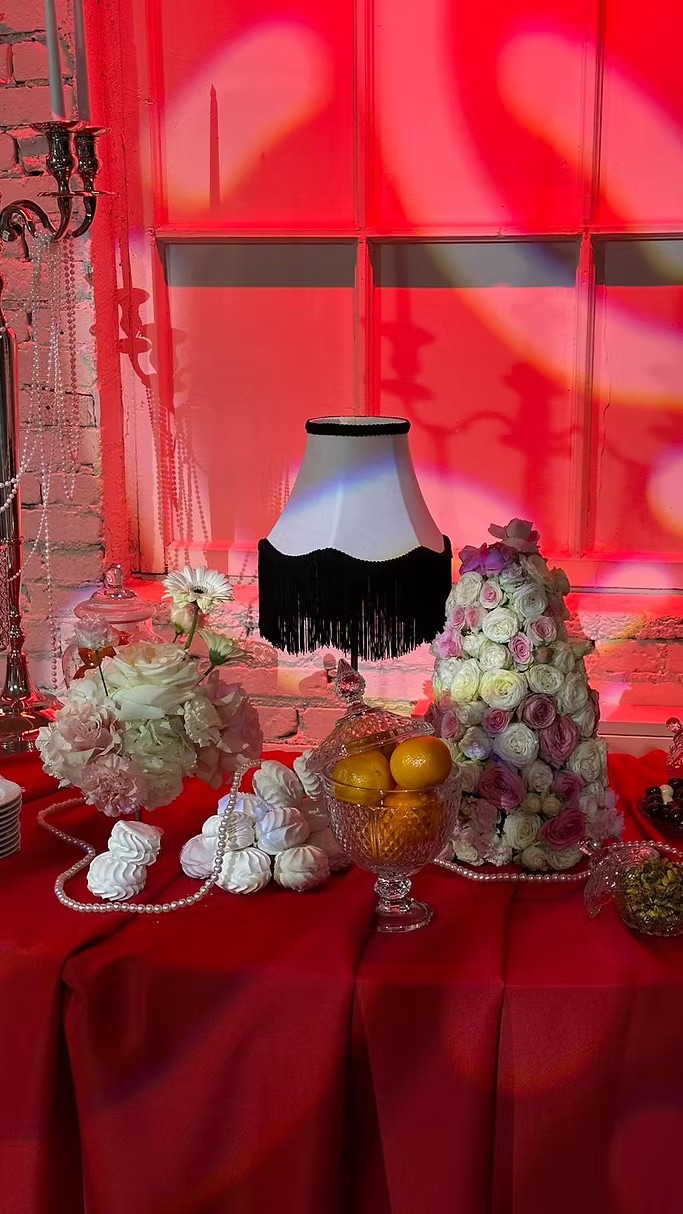 Candy container with lid