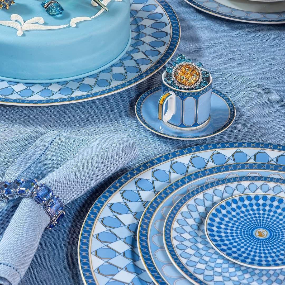 Light blue charger plate